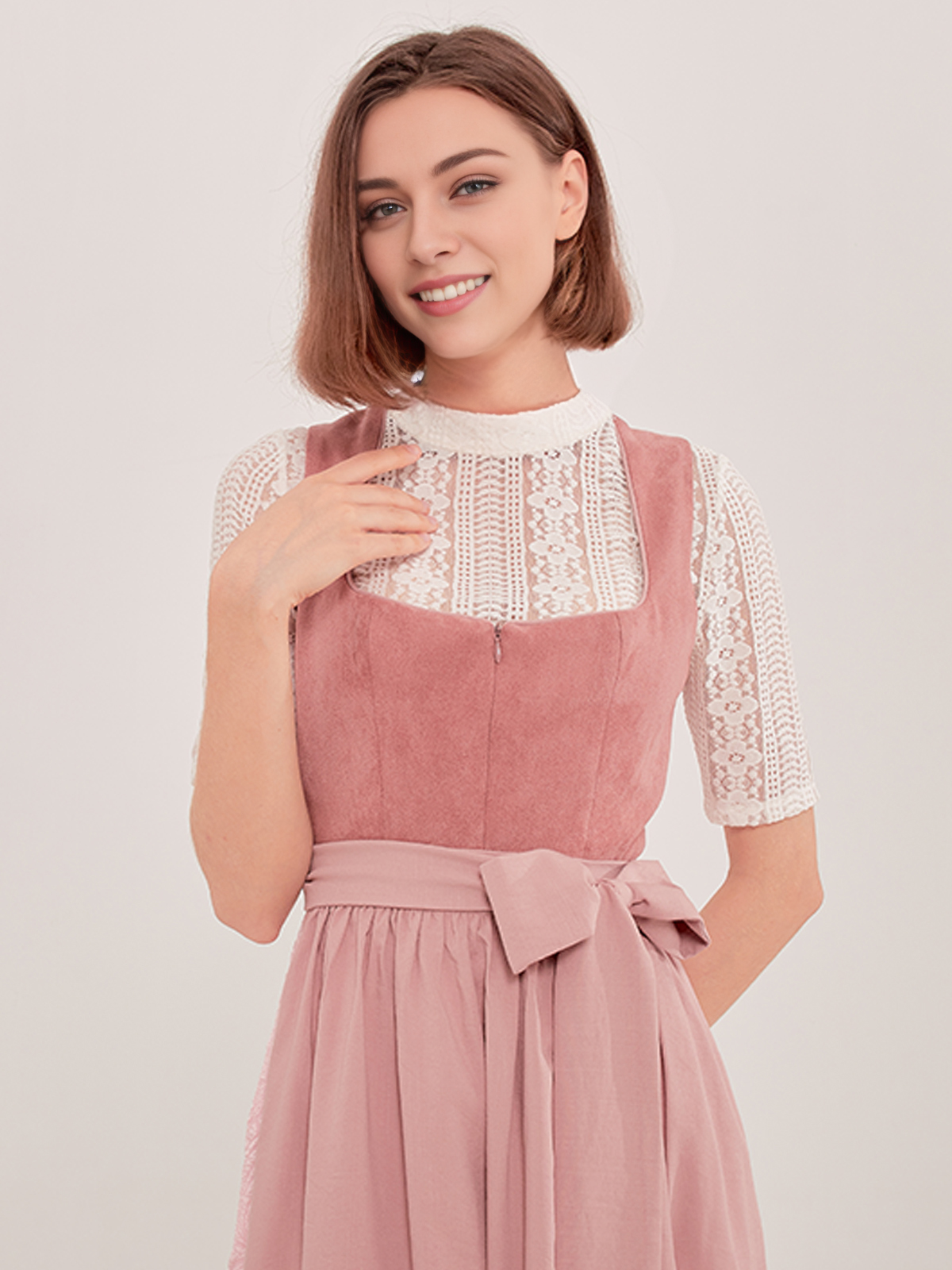 Dirndl in Brombeerfarbe