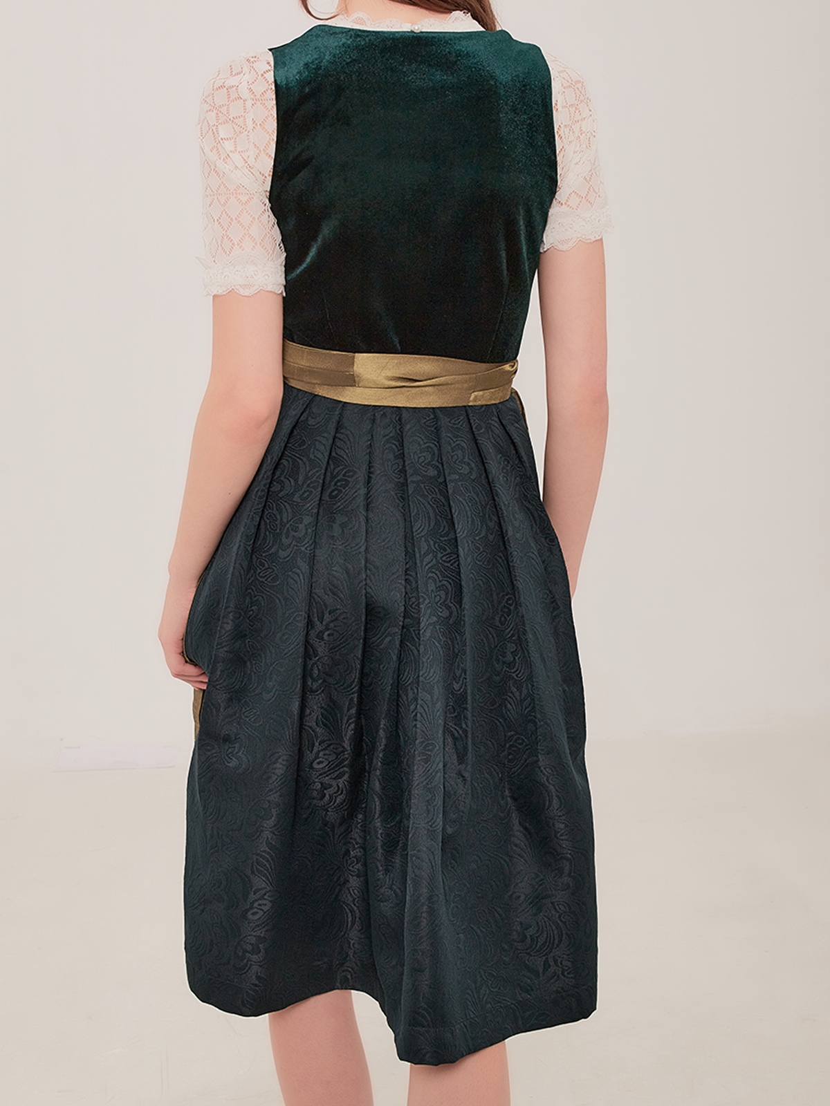 Modernes blau braunes Dirndl mit floralen Akzenten