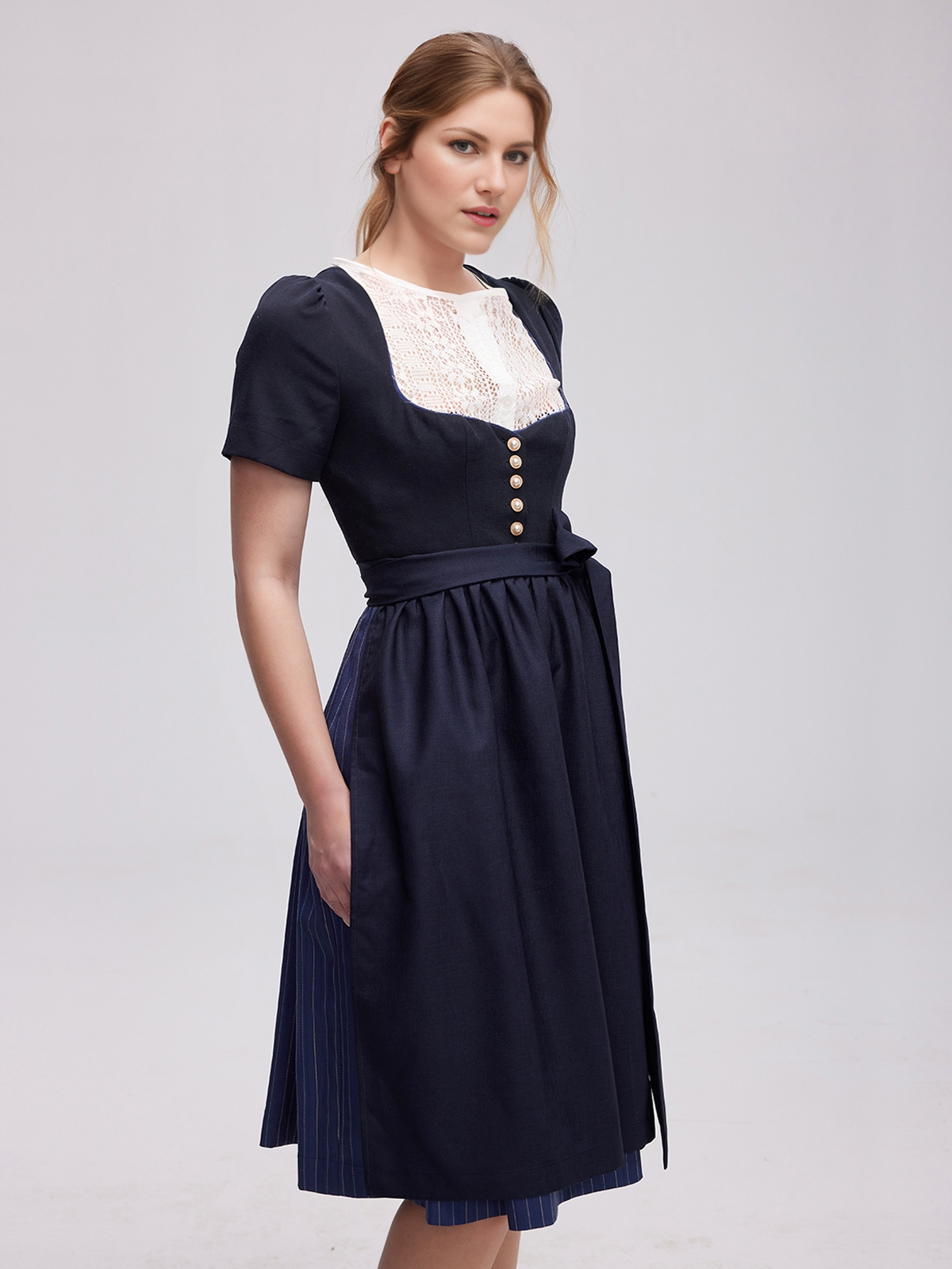 Braun Dirndl in eleganter Ausführung