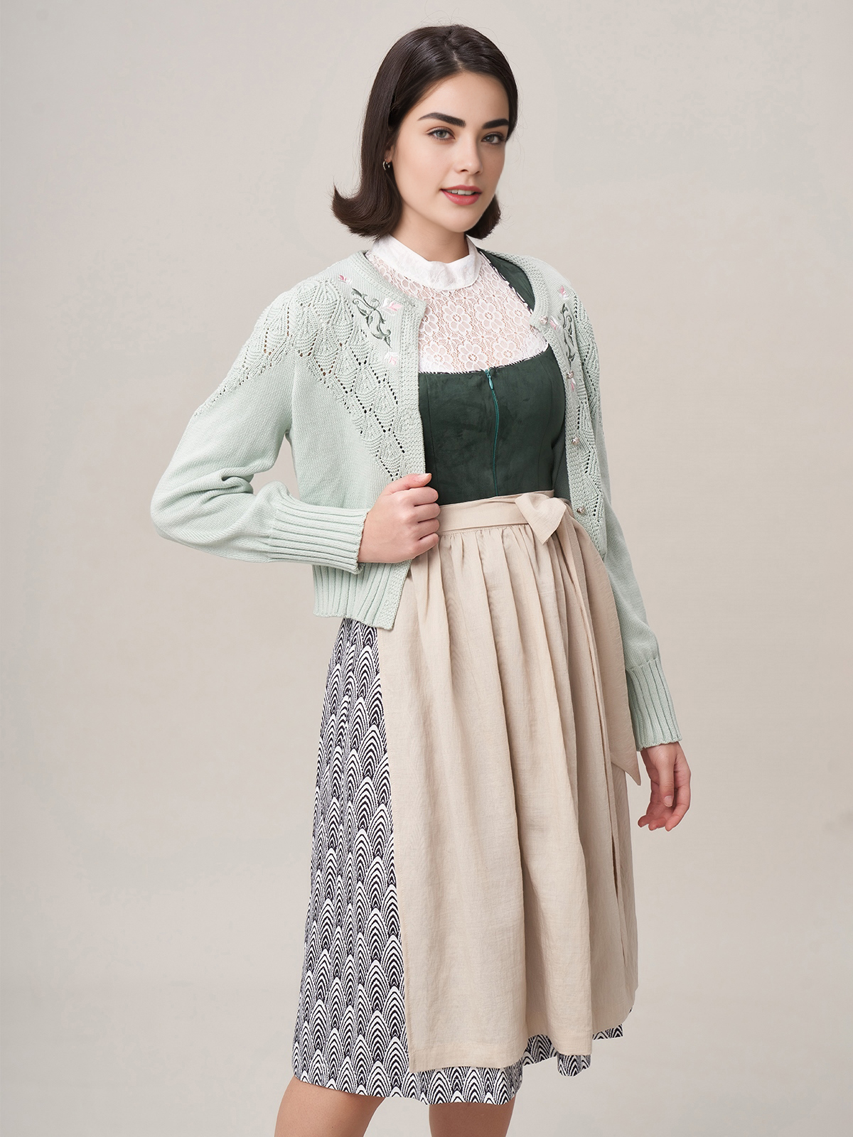 Dirndlbluse Grün – stilvoll und traditionell