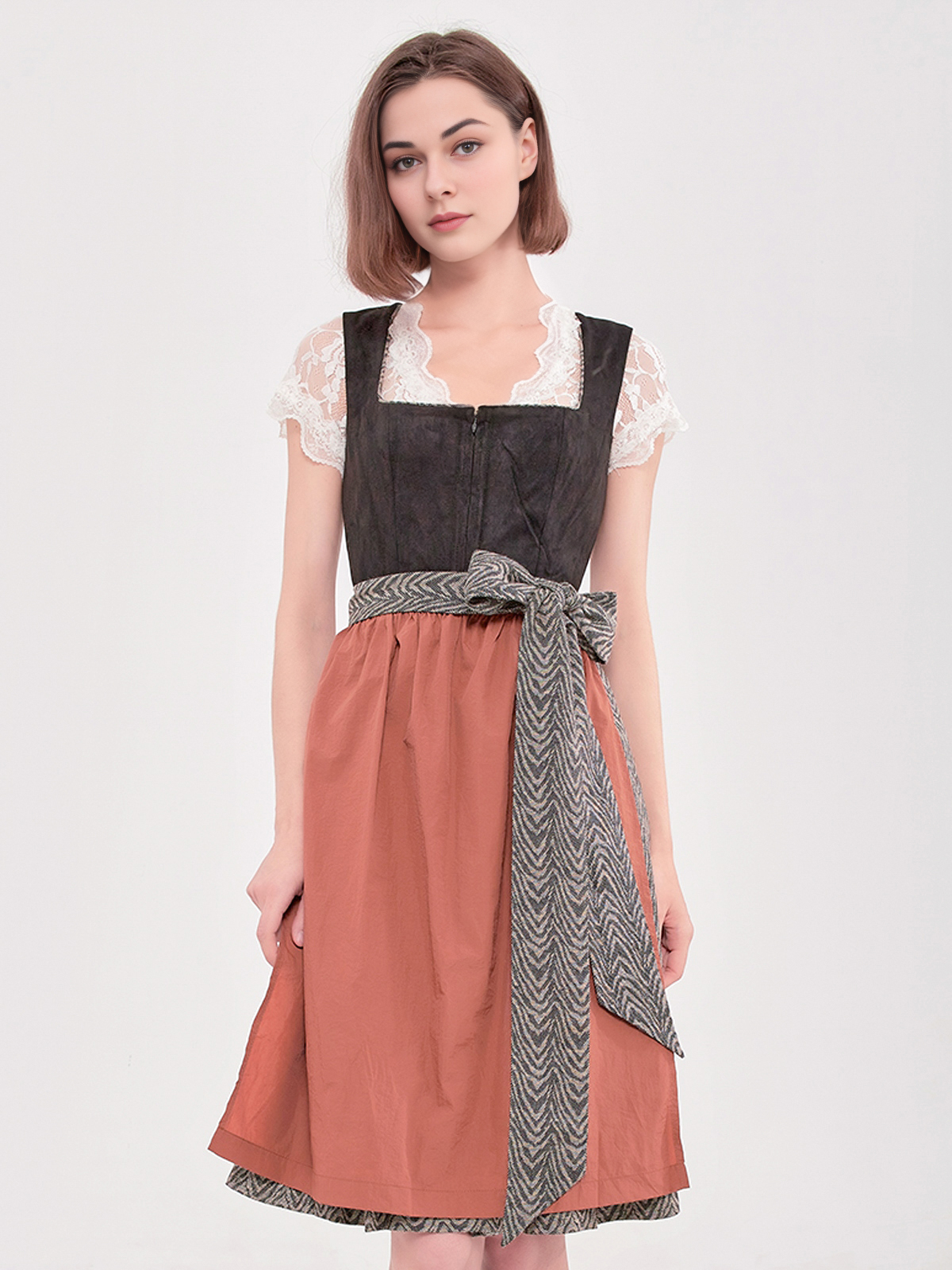 Dirndlbluse Rot in klassischem Design