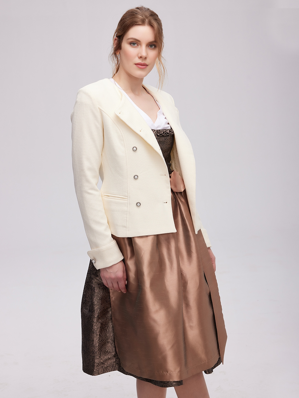 Elegantes schwarzes Samt-Dirndl