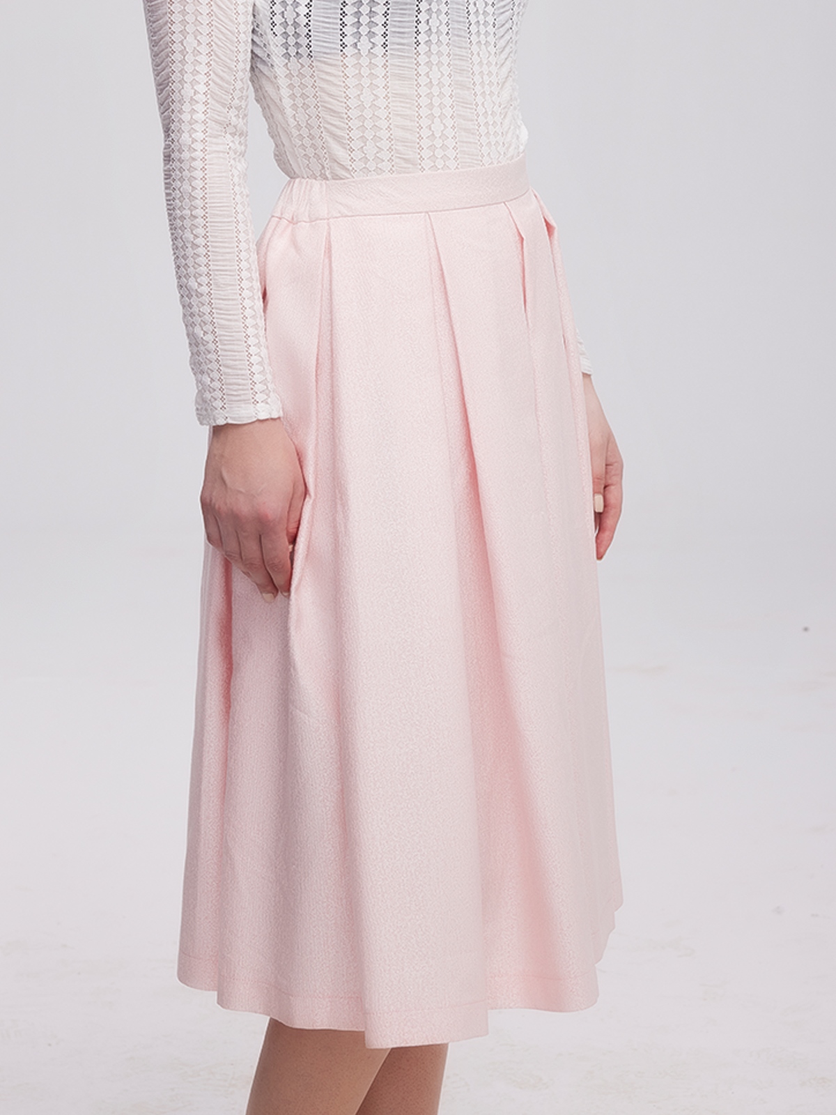 Dirndl mit extremem Ausschnitt