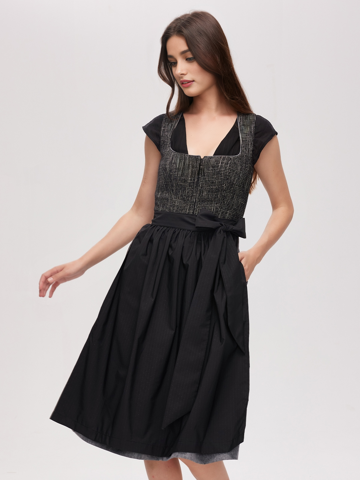 Dirndl in Schwarz – zeitlos elegant
