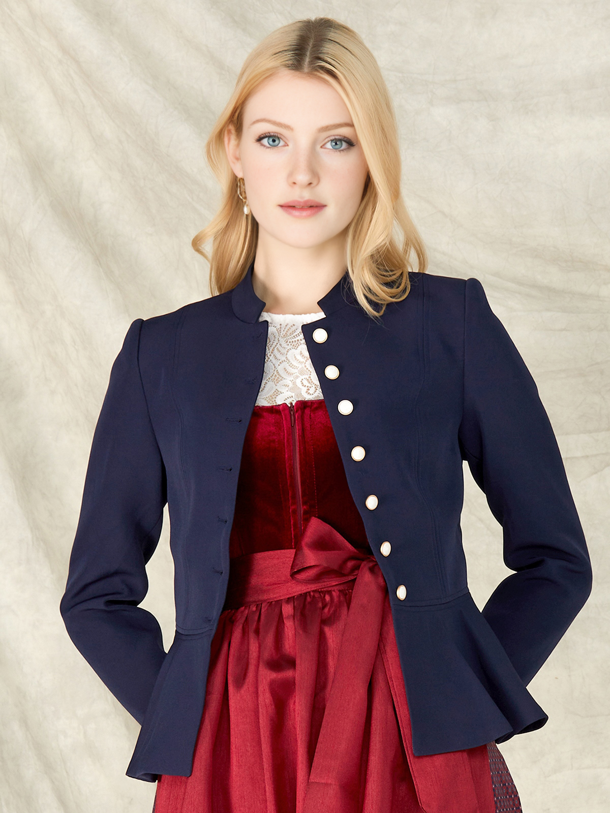 Dirndl Schwarz Glitzer – Eleganz mit Glitzerakzenten