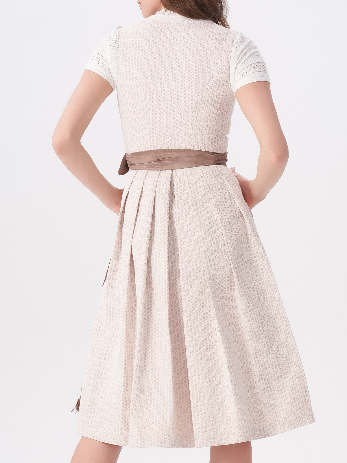 Stilvolles Dirndl in Beige