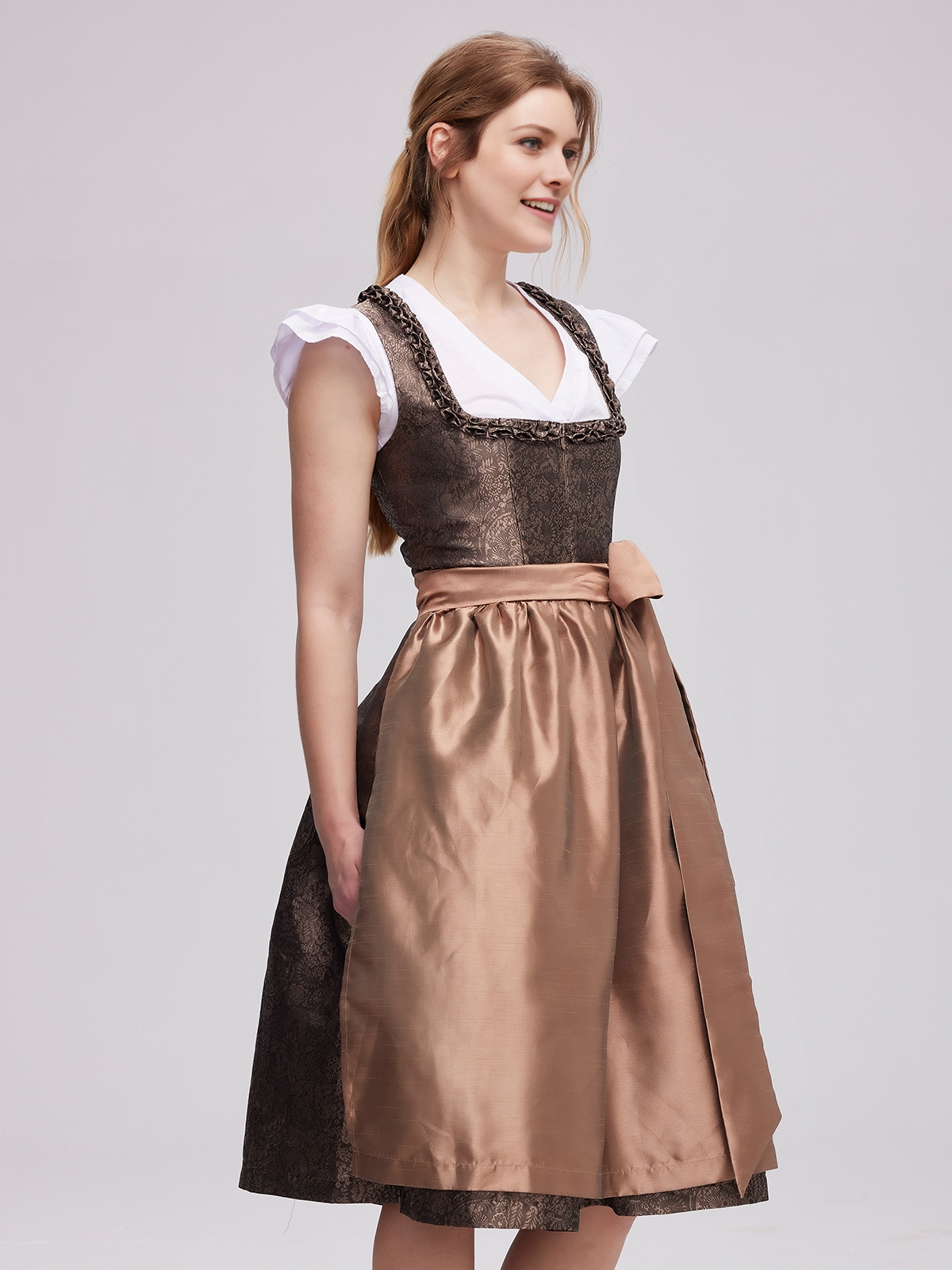 Dirndl Bluse in Braun – perfekt für festliche Anlässe