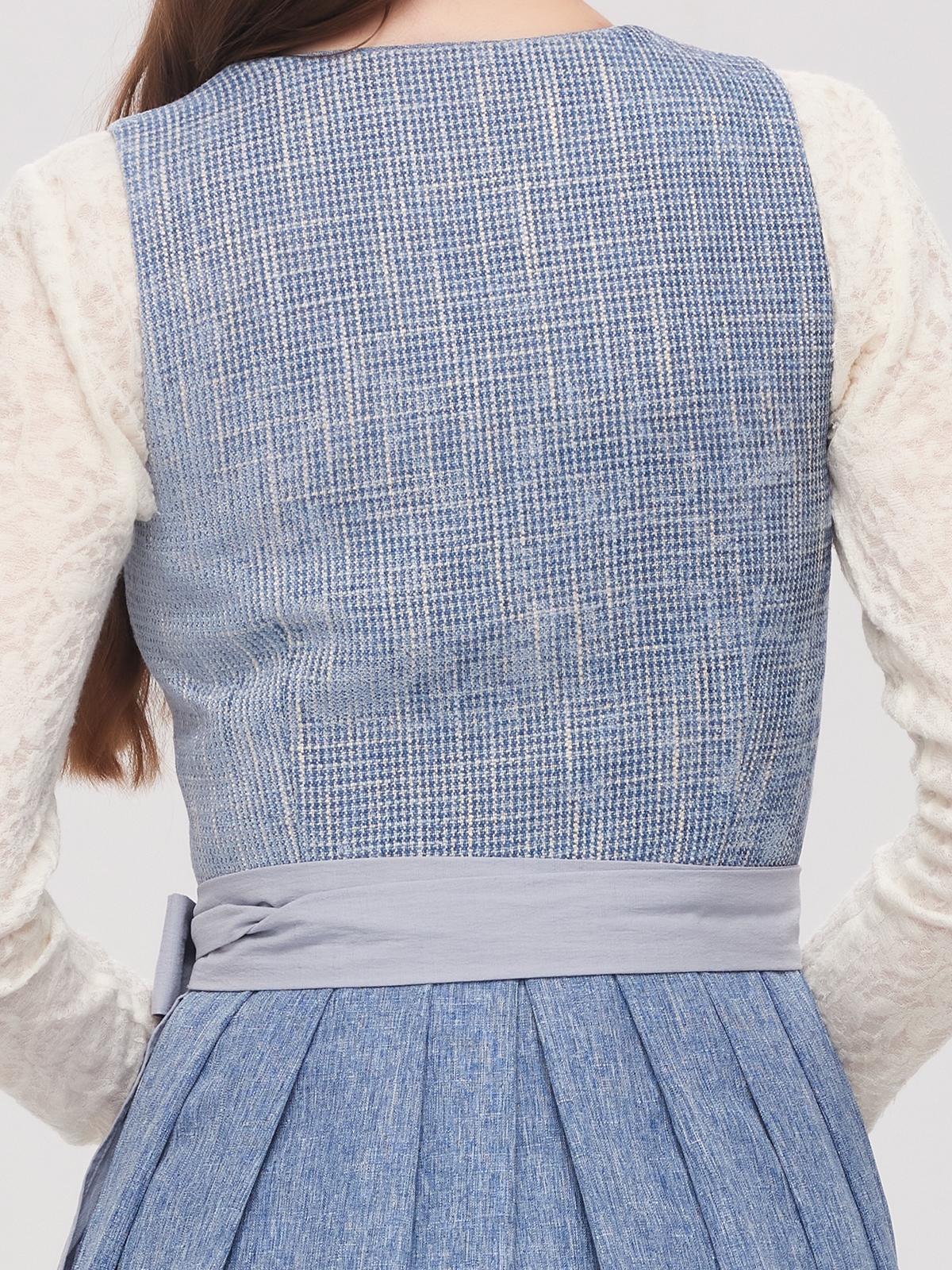 Dirndl in Blau – stilvoll und traditionell