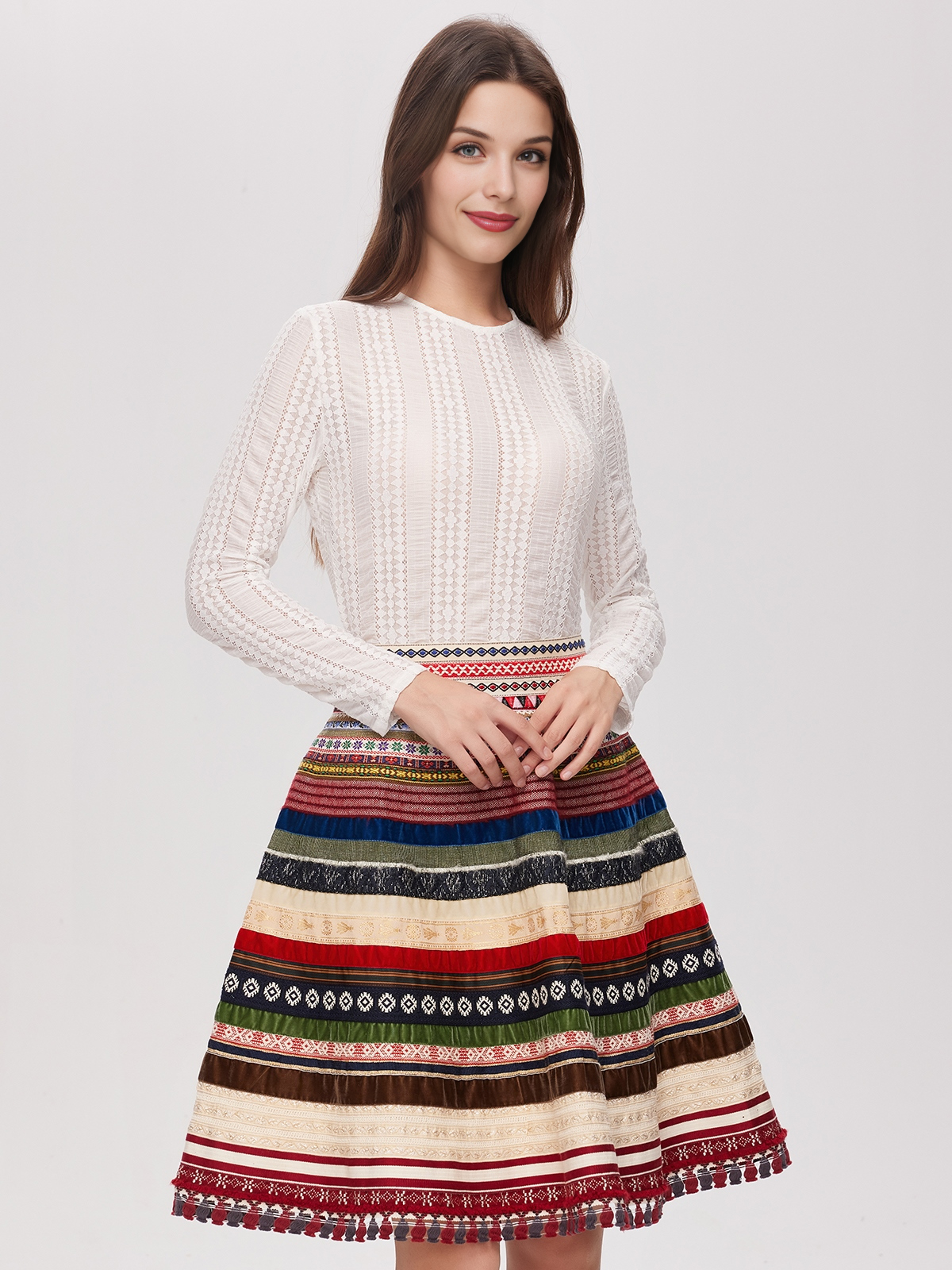 Edelweiß Dirndl mit roten Akzenten