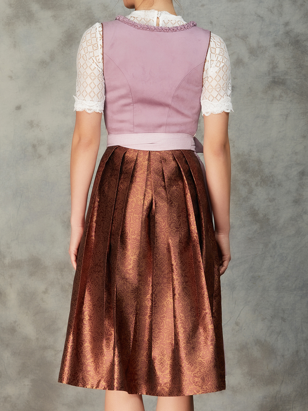 Dirndl mit Herzausschnitt in Lila