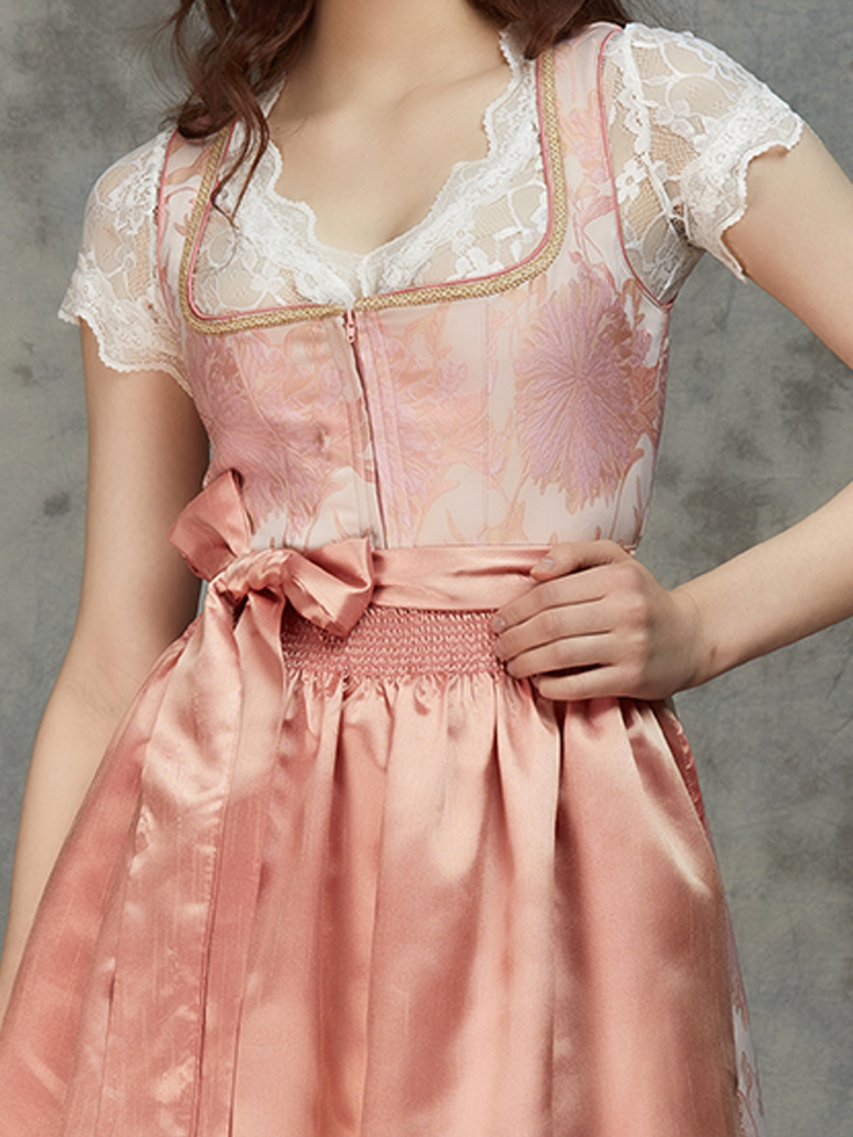Dirndl Samt Blau – Elegant und zeitlos