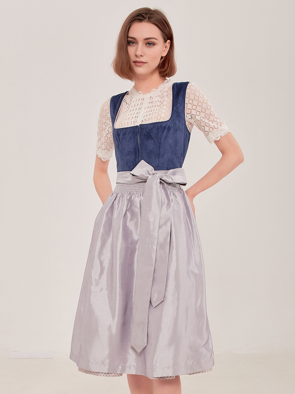 Modernes Dirndl in Blau