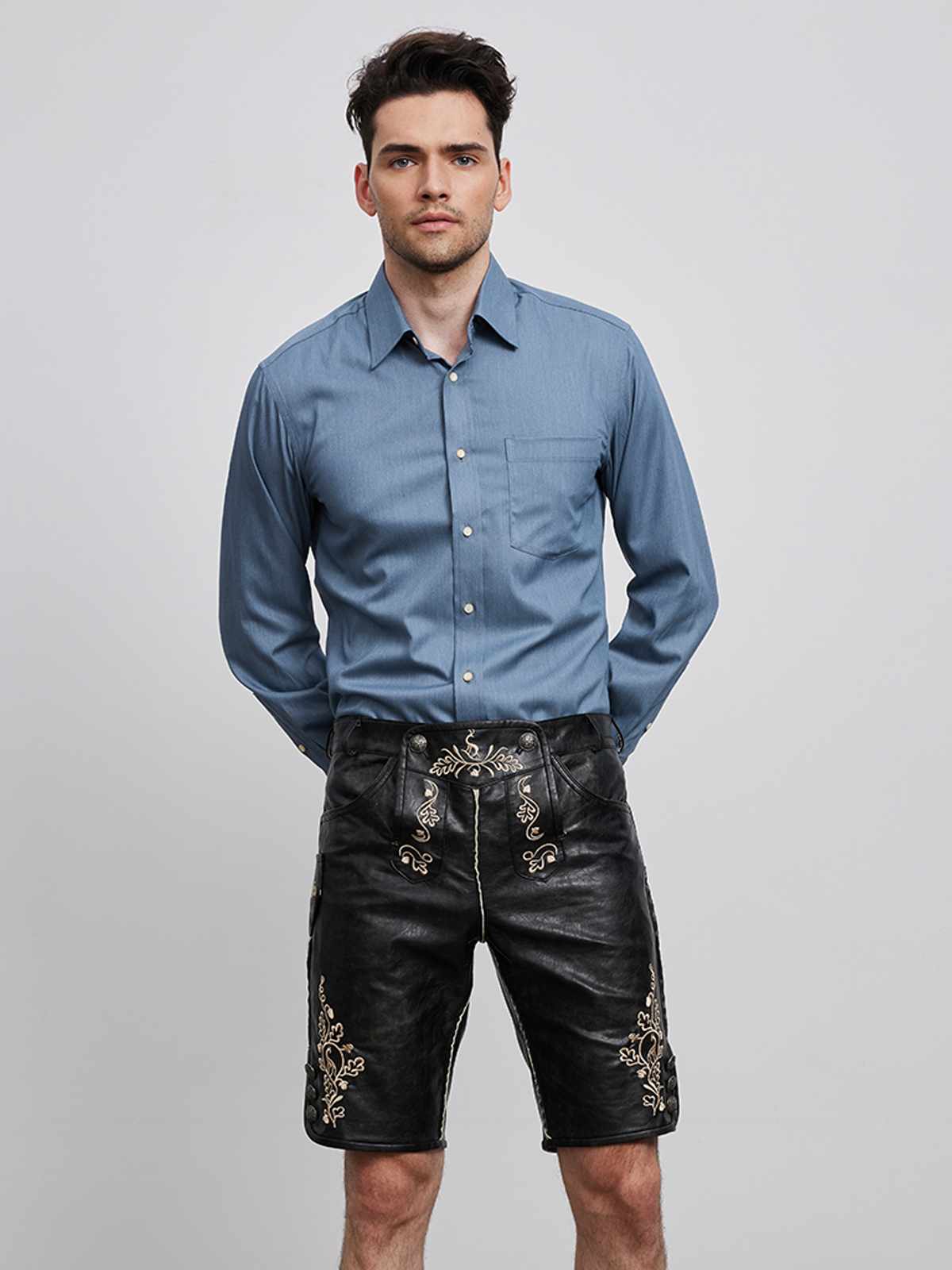 Dirndlbluse mit V-Ausschnitt und Spitze