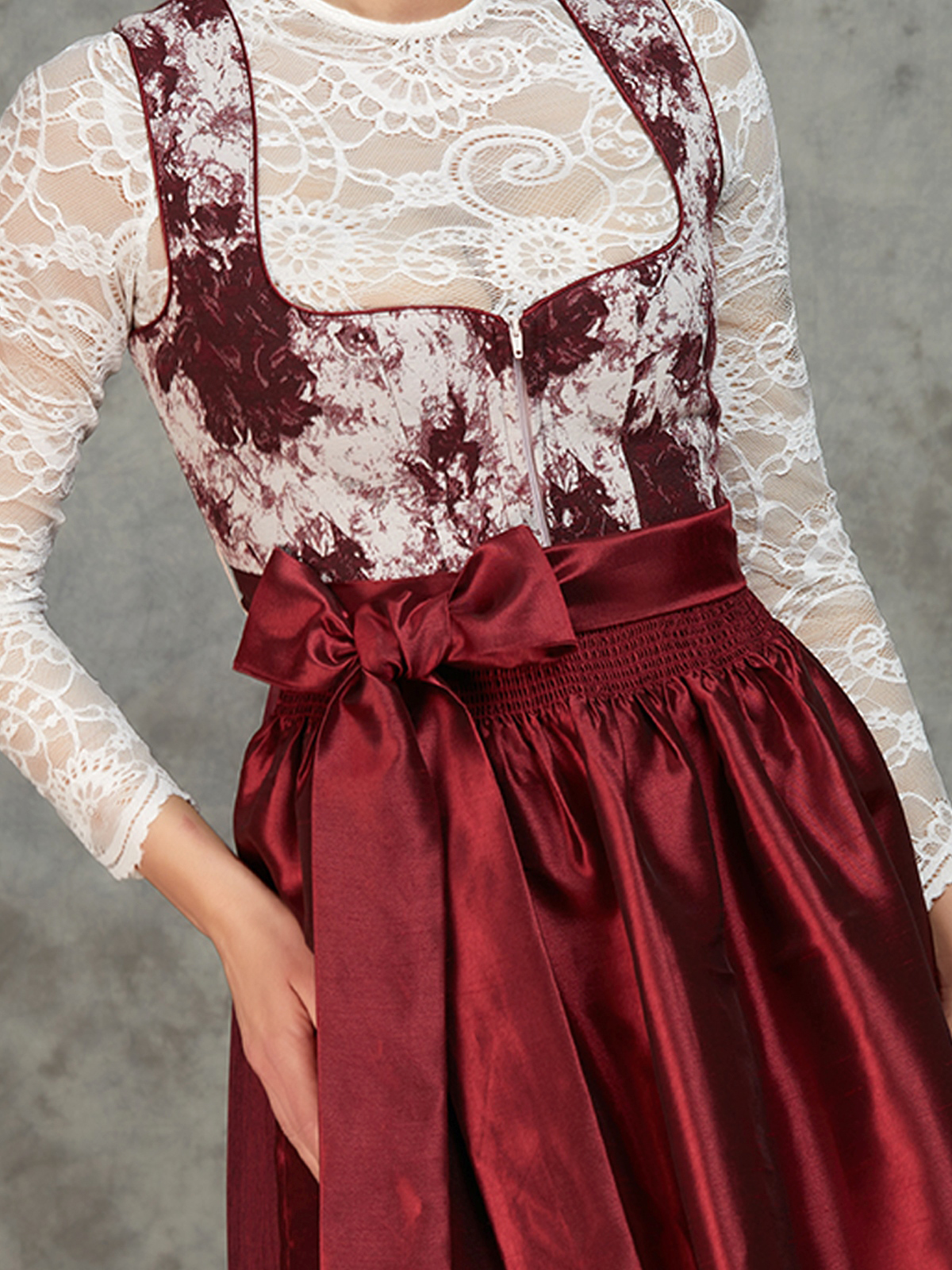 Ehreer Dirndl in Rot