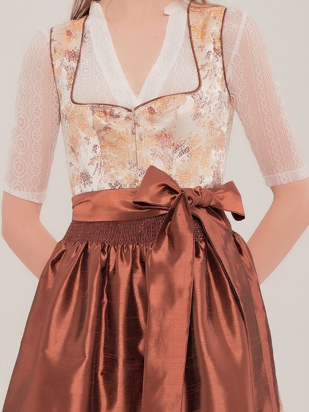Dirndl in Gelb – ein frischer Look für jeden Anlass