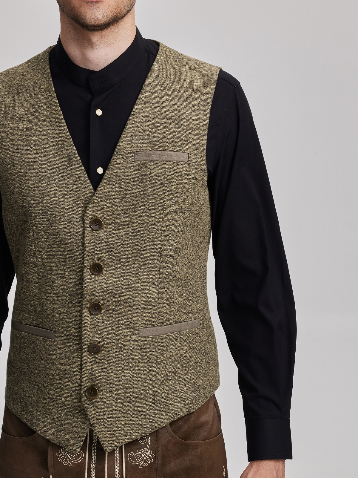 Dirndl Schwarz Grün – Eleganz und Tradition vereint