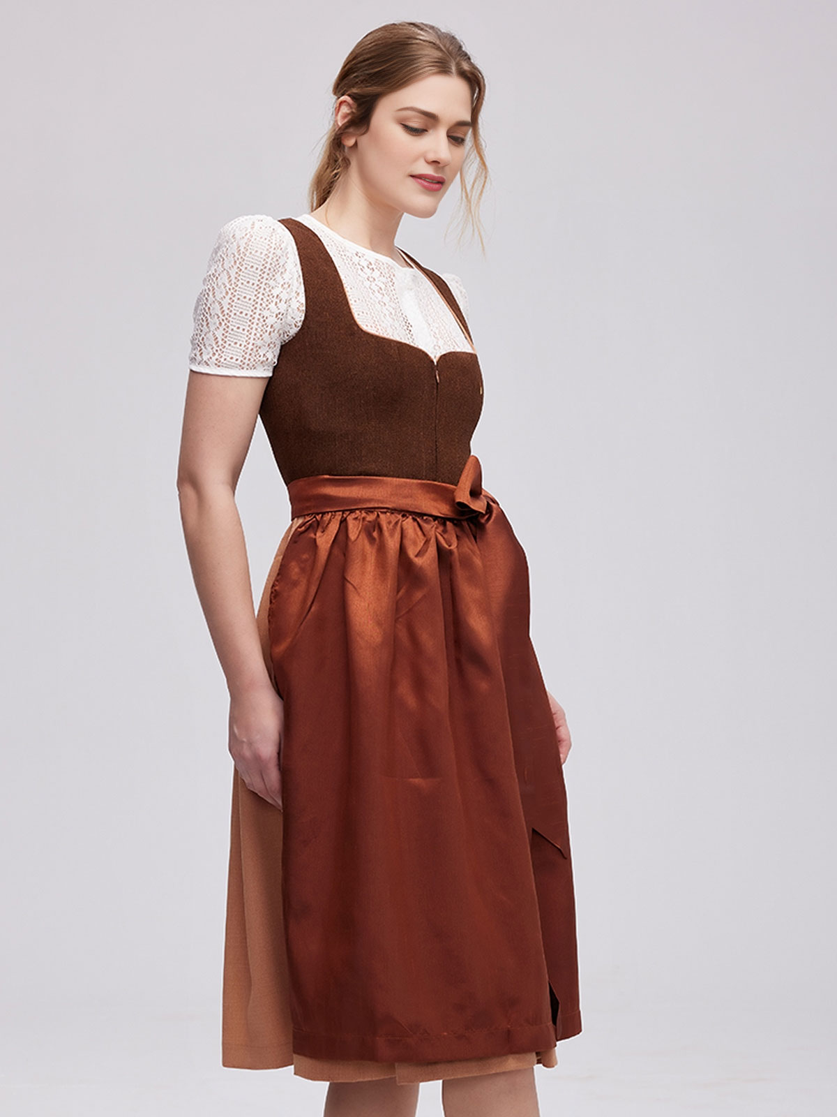 Ein bezauberndes Petite Dirndl in Braun