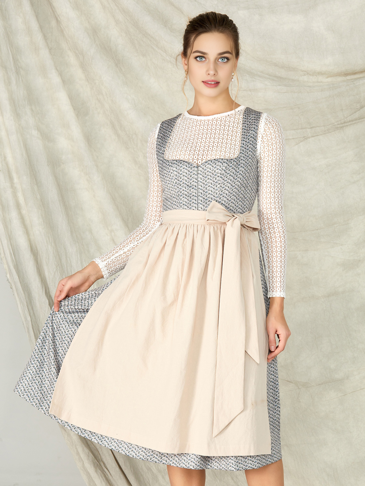 Dirndl in Blau