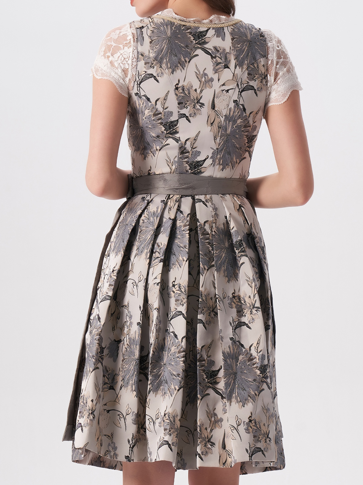 Dunkelblaues Dirndl mit grauer Schürze