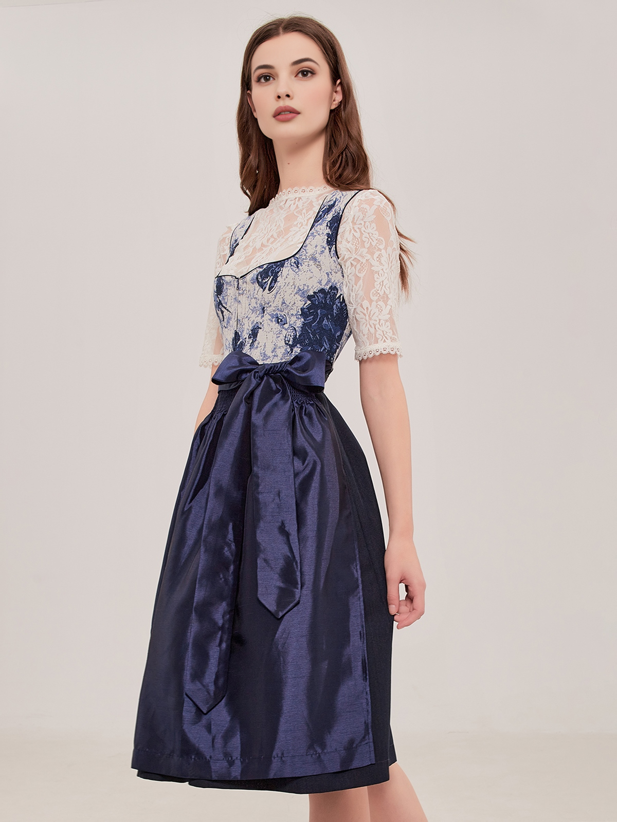Dirndl in Blau – ein zeitloser Klassiker