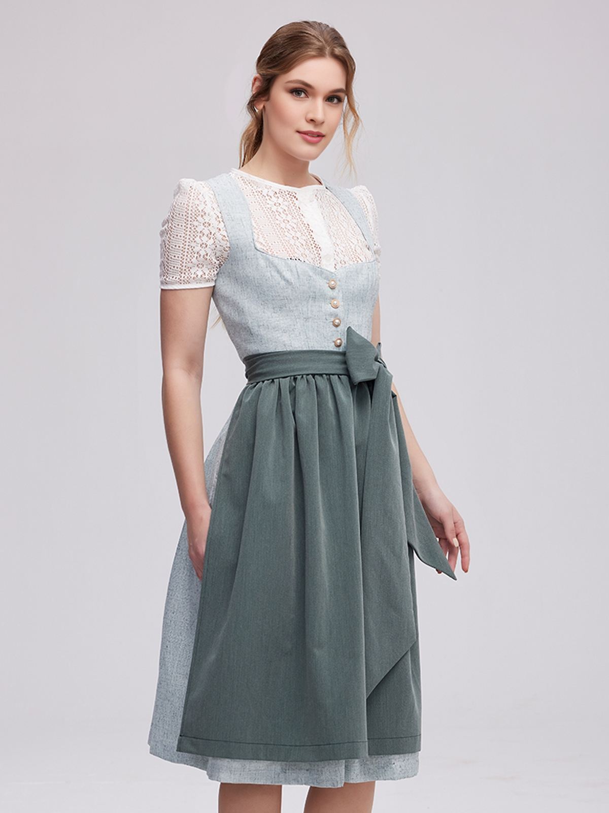Traditionelles Dirndl in Grün