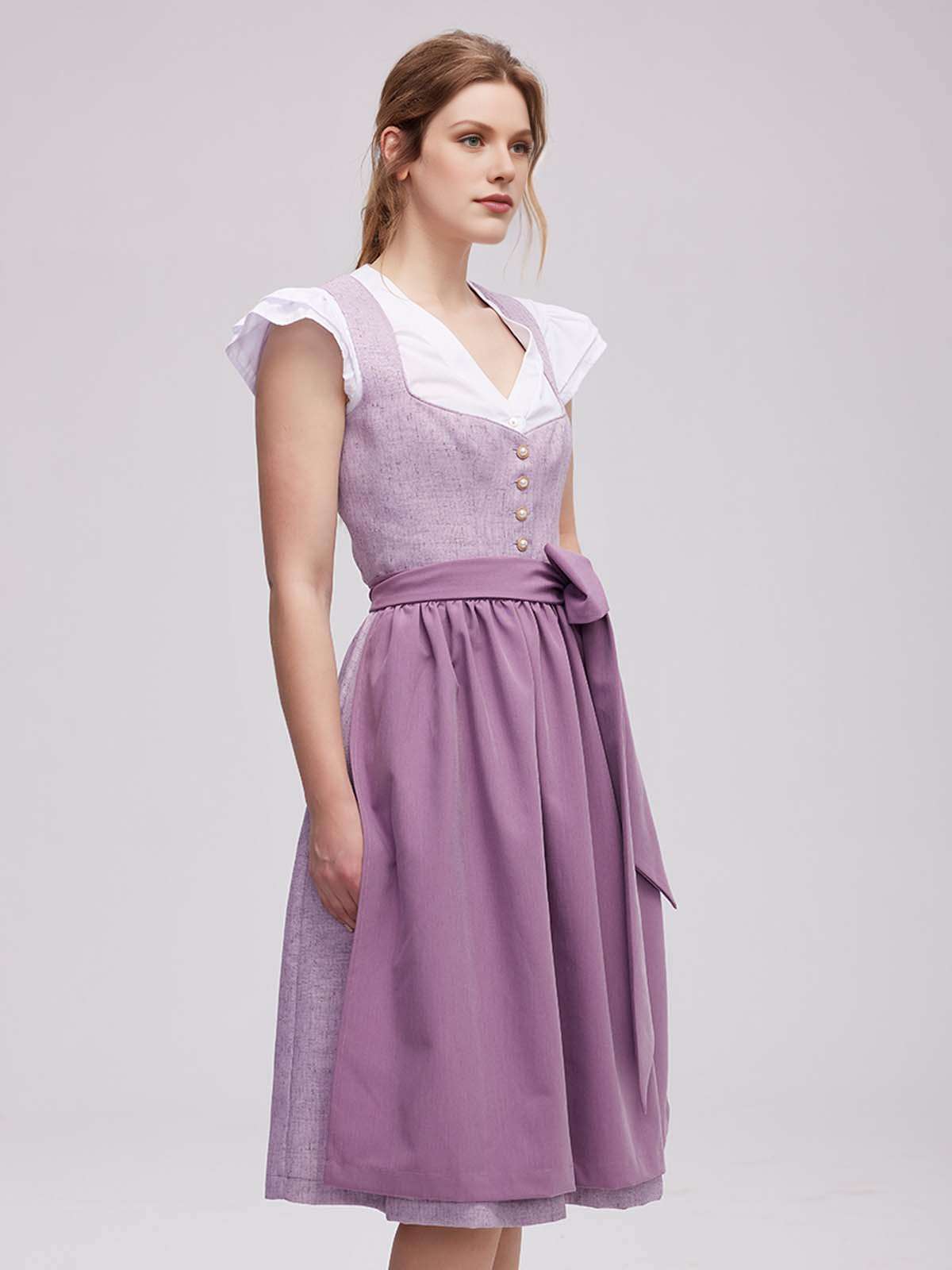 Modernes lila Dirndl mit schmeichelndem Schnitt