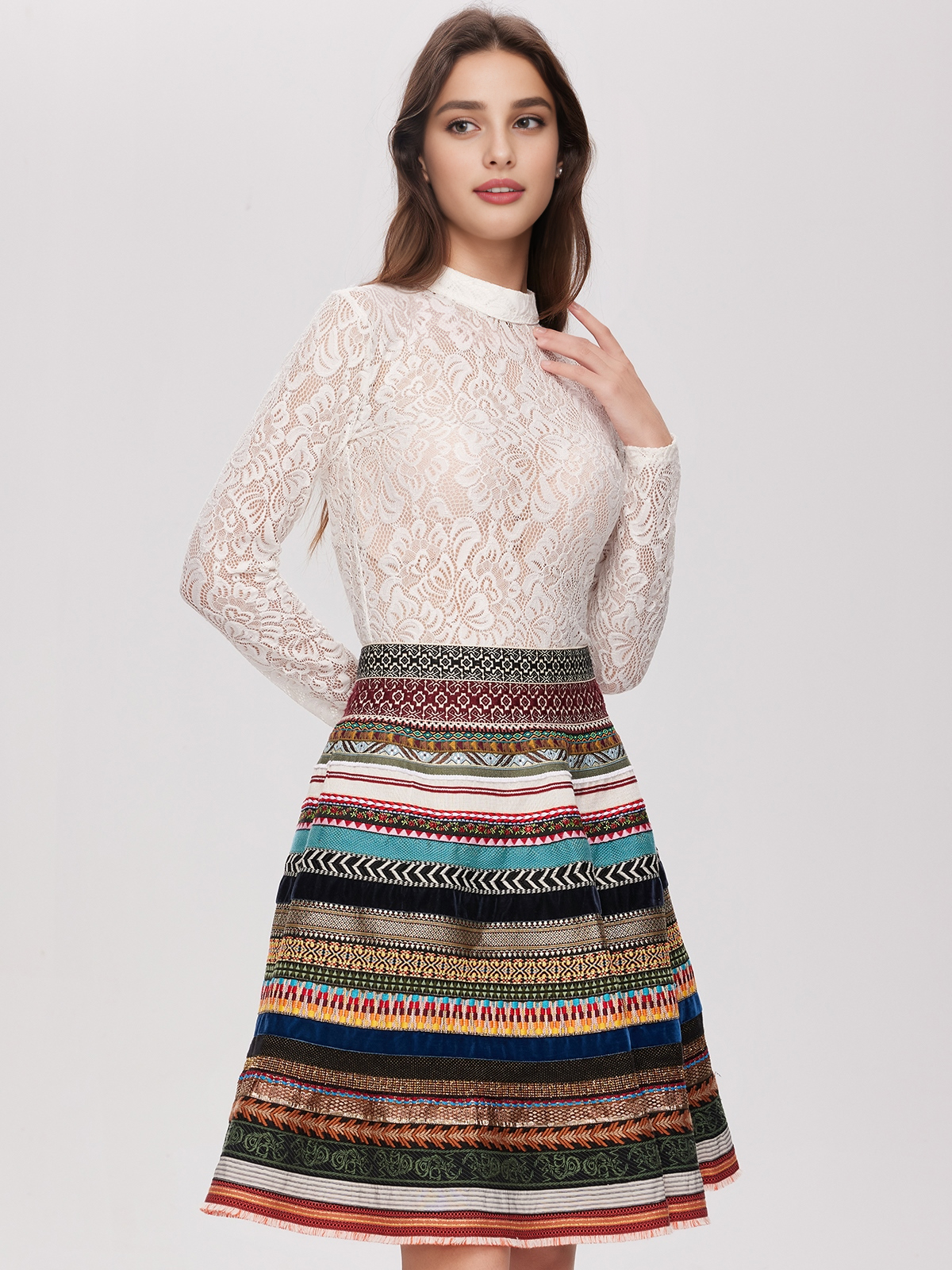Modernes Dirndl in Braun mit schlanker Silhouette