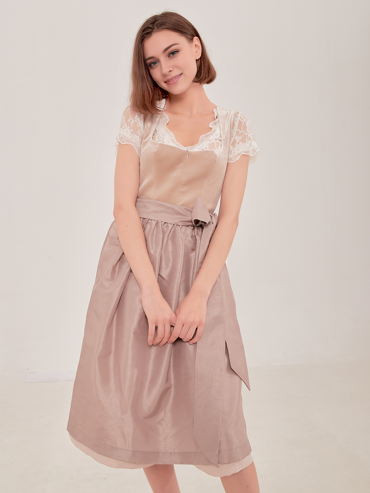 Dirndl Rosa Glitzer – Eleganz mit Glitzerakzenten