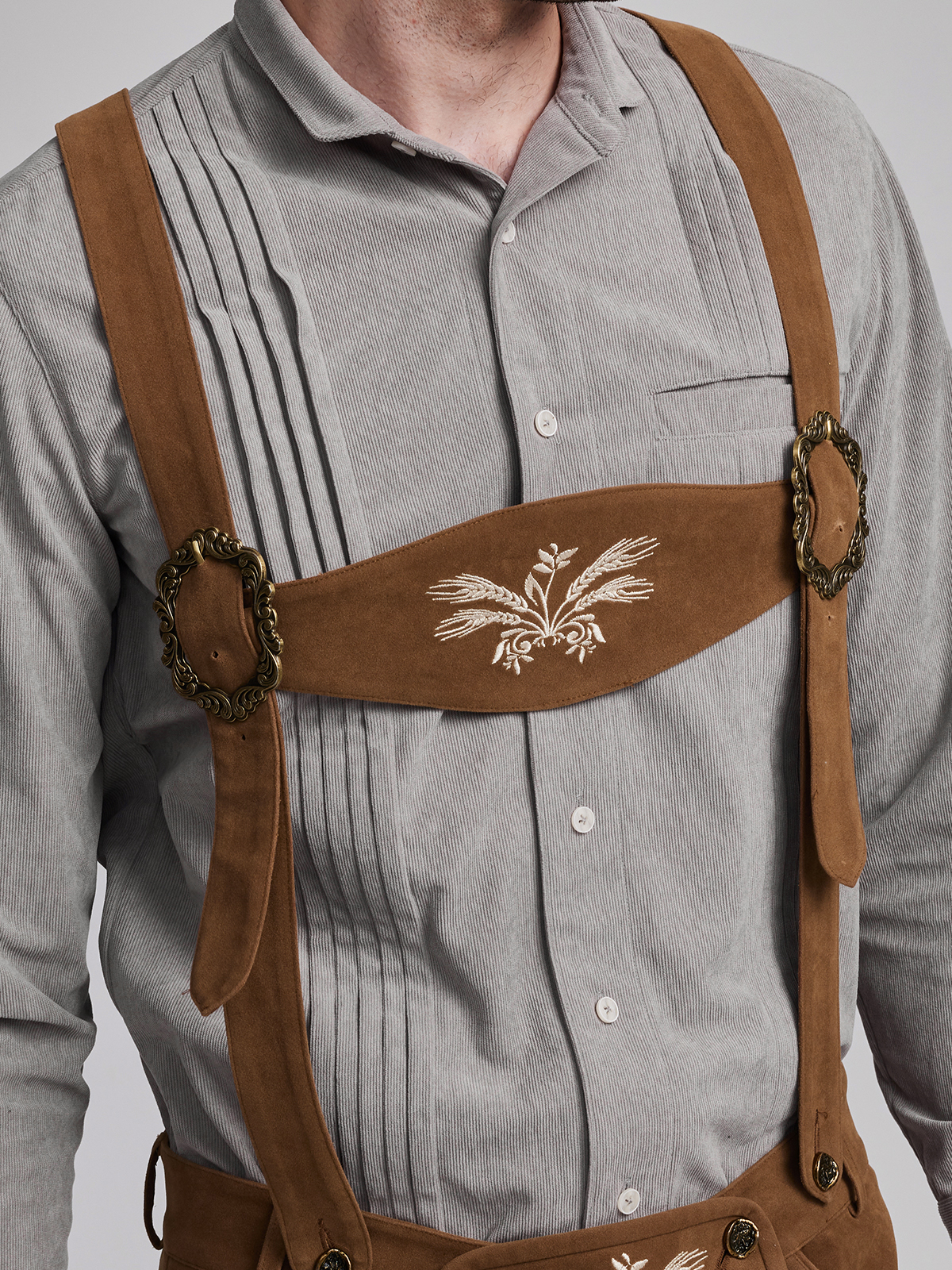 Dirndl mit Lederschürze