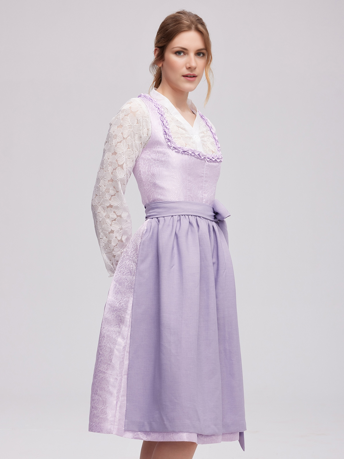 Grünes Dirndl Damen mit lila Blumenmuster