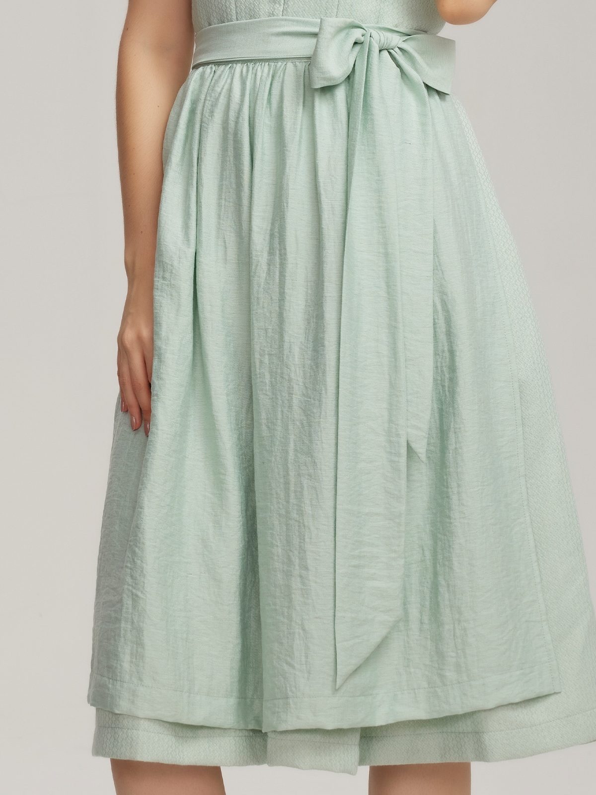 Modernes Dirndl in Grün