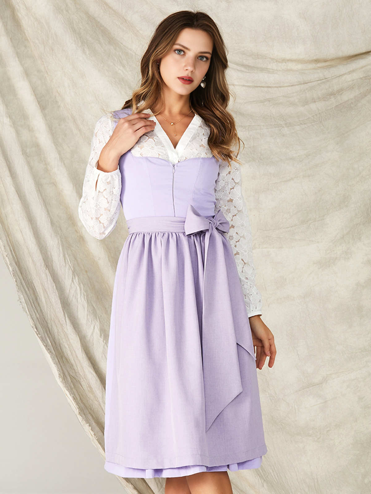 Elegantes Dirndl mit Langarm Bluse