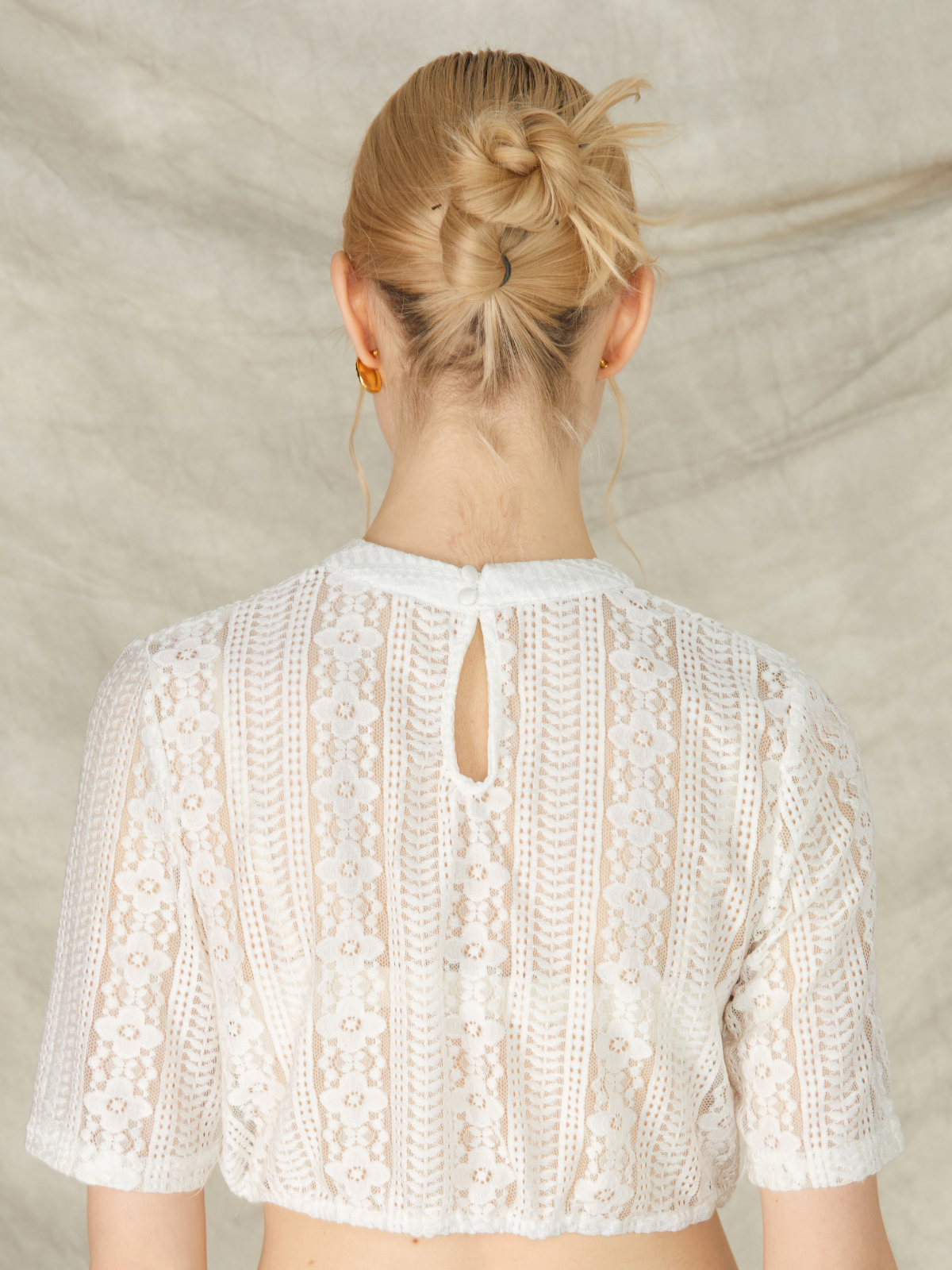 Dirndl mit extremem Ausschnitt