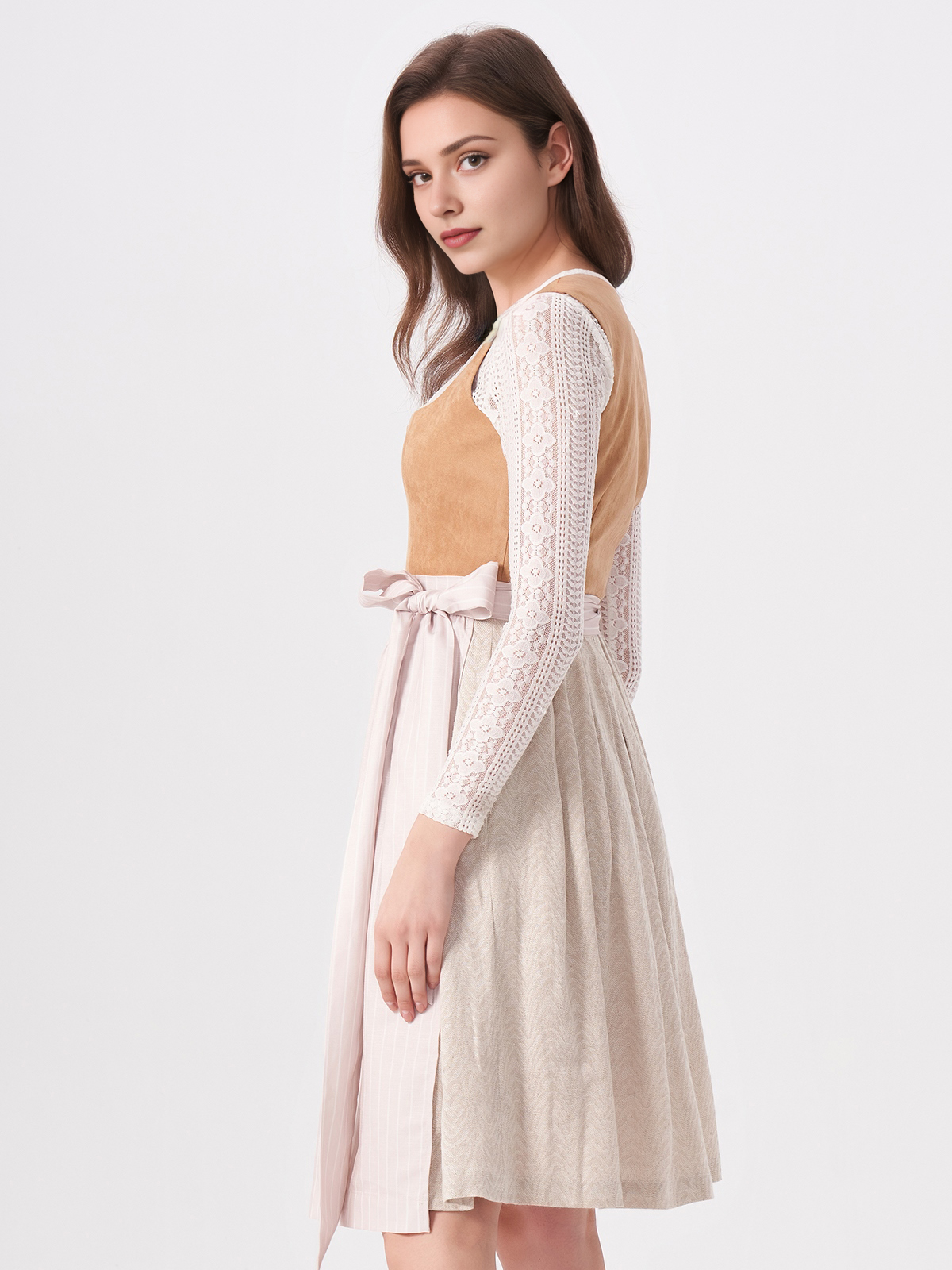 Modernes Dirndl Beige in Braun