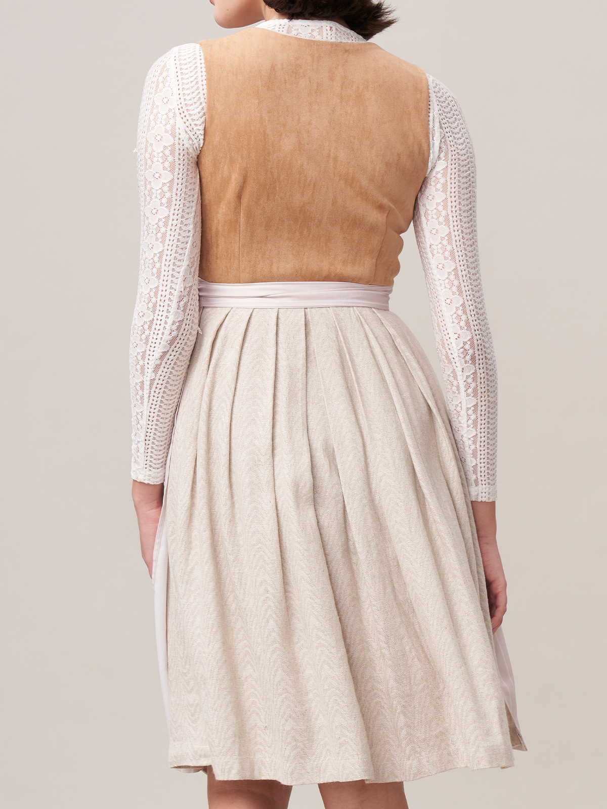 Modernes Dirndl in Braun