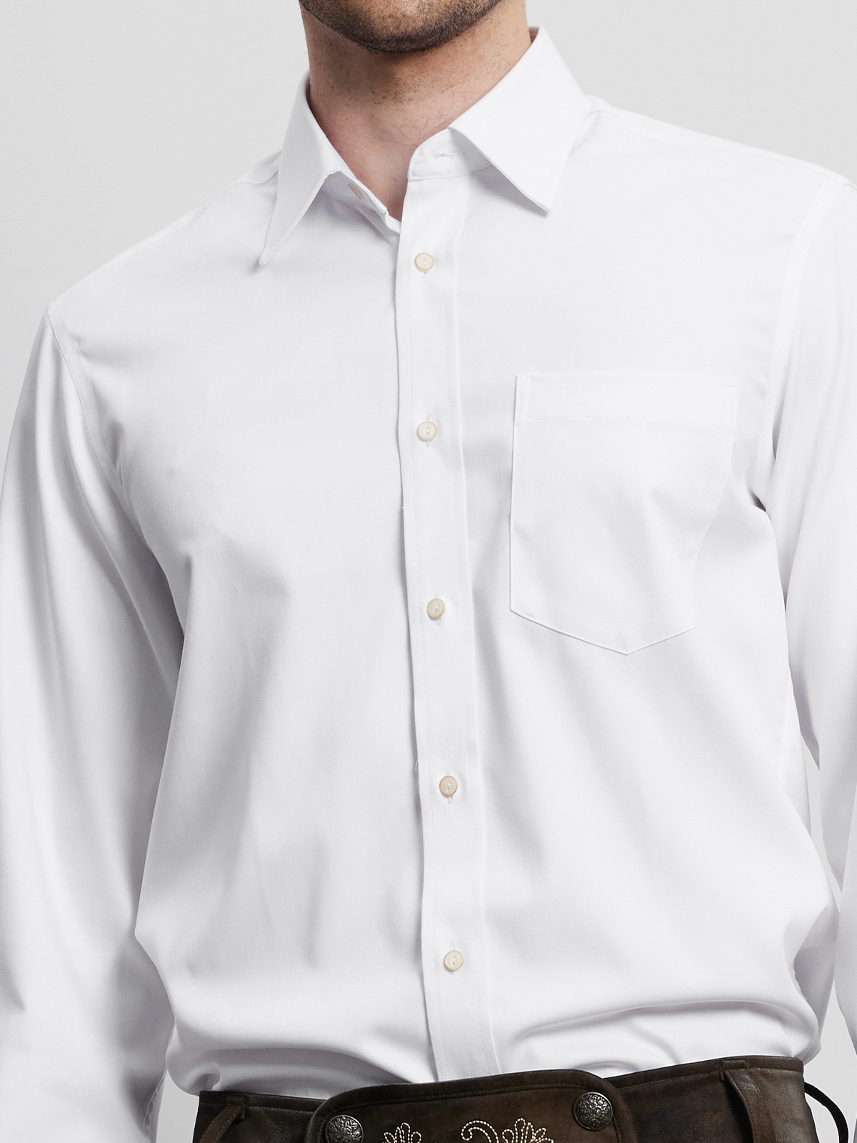 Dirndl aus Samt in Weiß