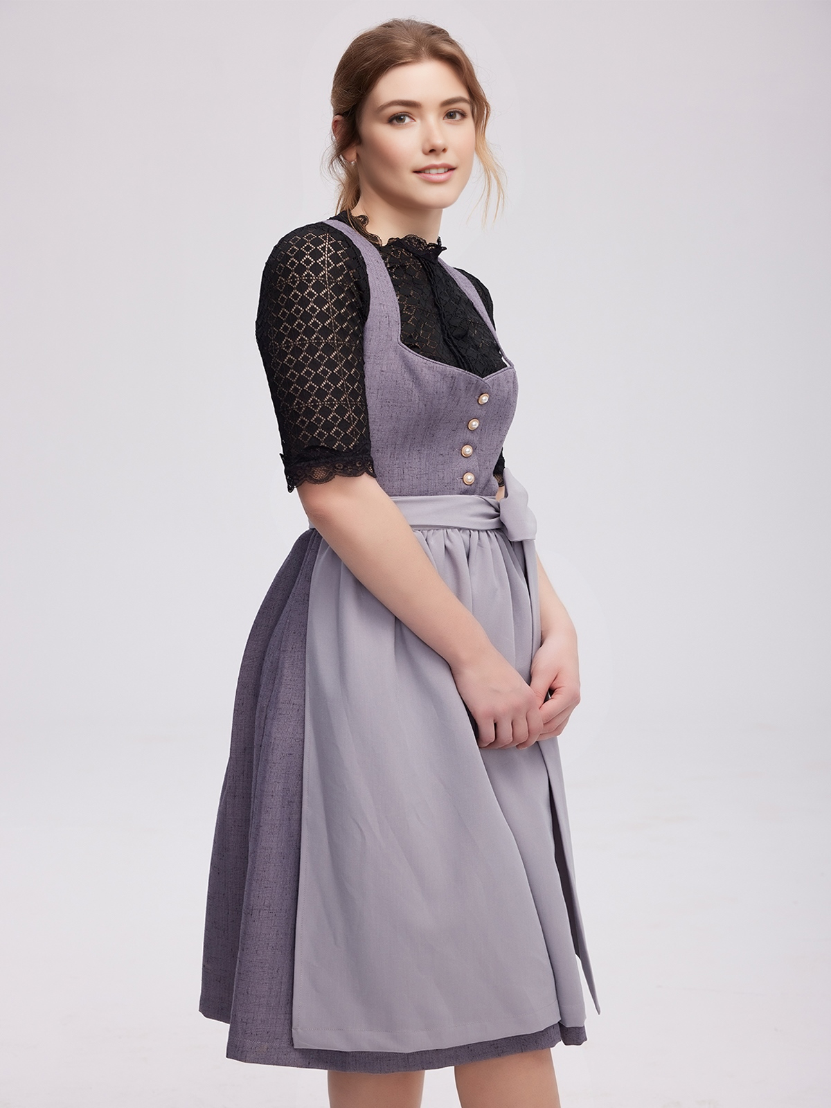 Dirndl in Grau mit modernem Schnitt